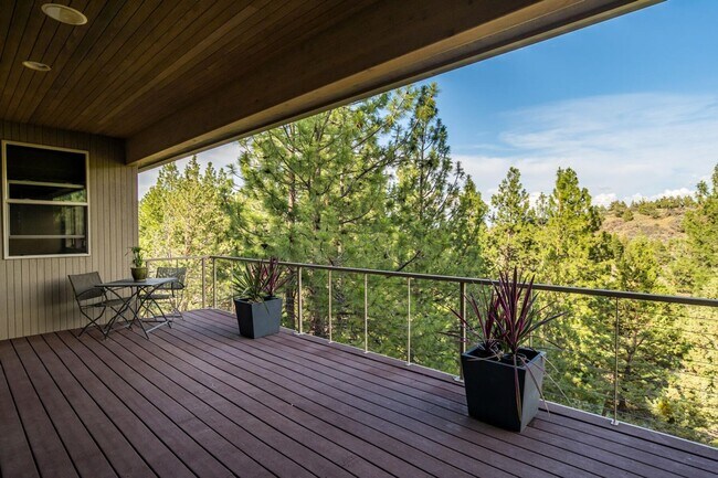 Building Photo - 3560 NW Braid Dr