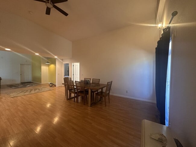 Building Photo - 469-922 Eternal Spring Way
