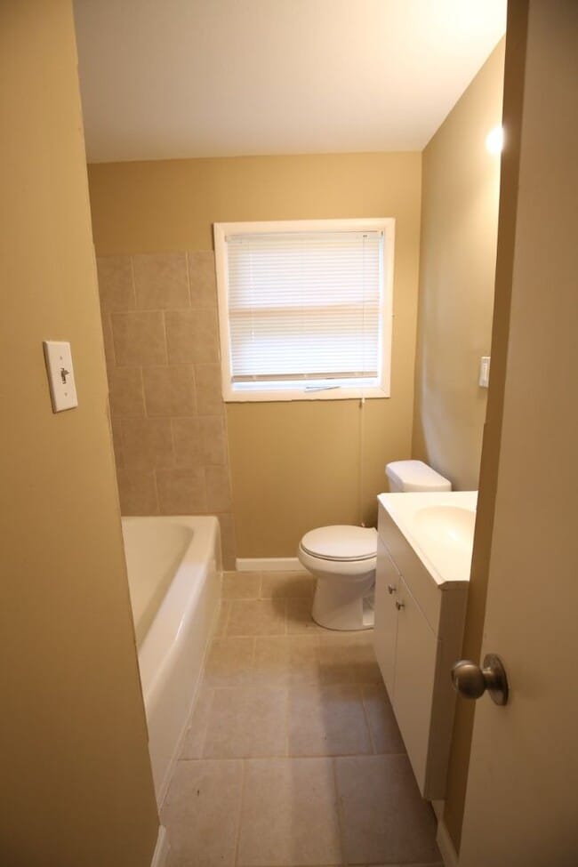 Building Photo - 2816 8th St NE