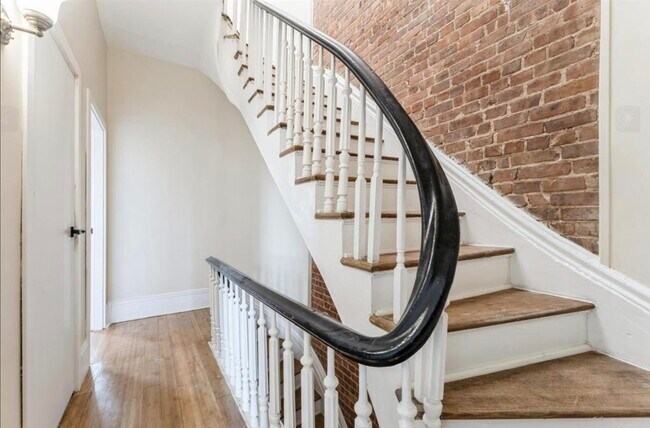 Building Photo - 291 Forrest St