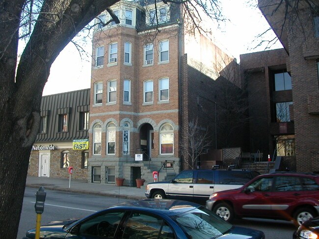 Building Photo - 2315 N Charles St