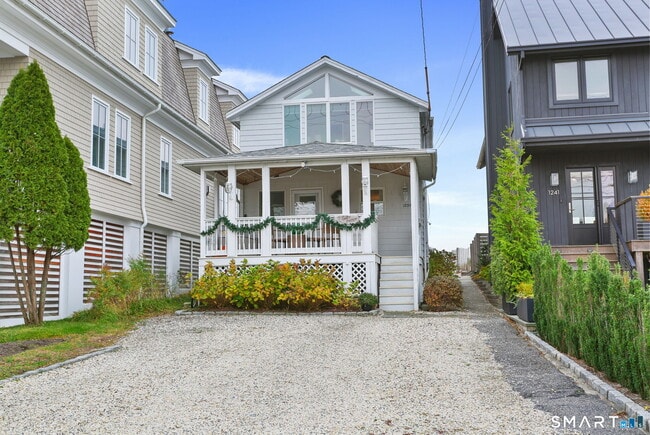 Building Photo - 1235 Fairfield Beach Rd
