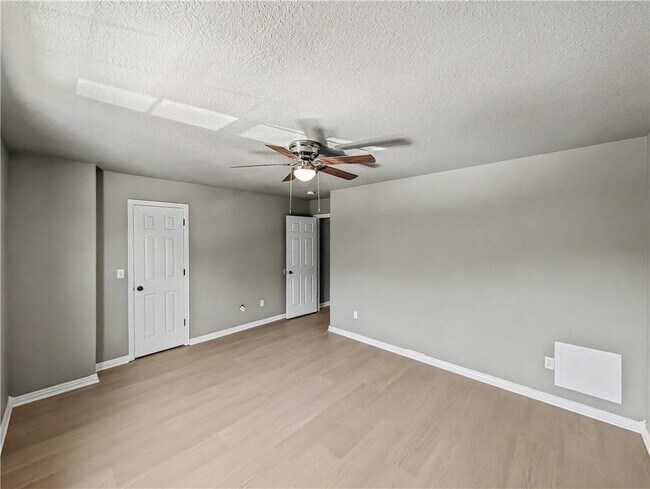 Building Photo - 703 W Garland St