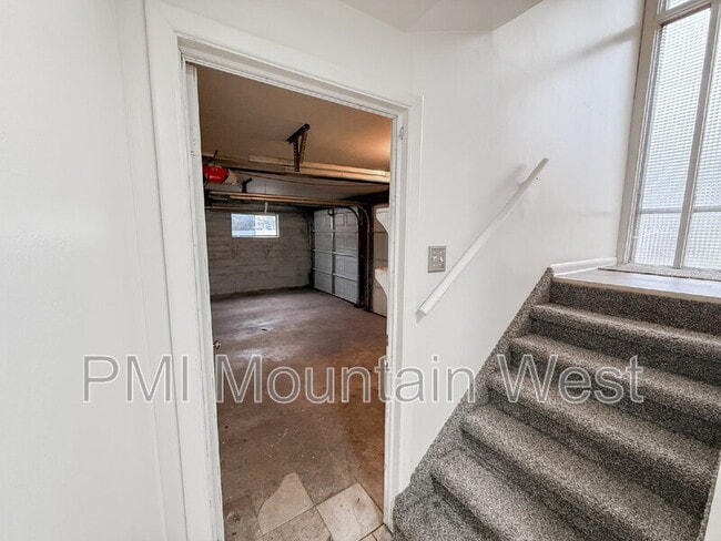 Building Photo - 698 Doren Dr