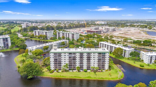 Building Photo - 2232 N Cypress Bend Dr