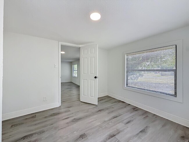 Building Photo - 8414 N 20th St