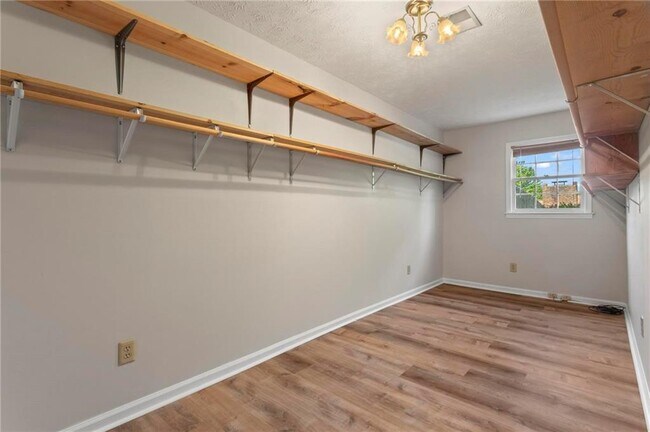 Building Photo - 37 Skyview Cir