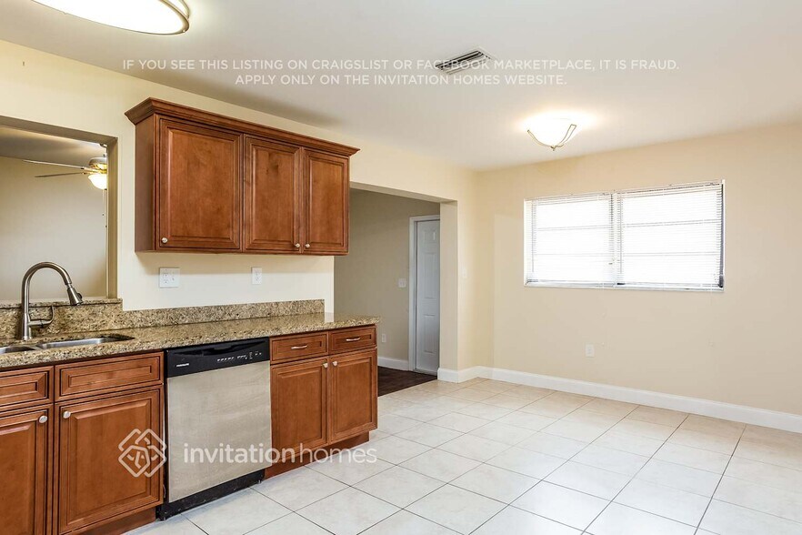 Building Photo - 9504 Bloomfield Dr