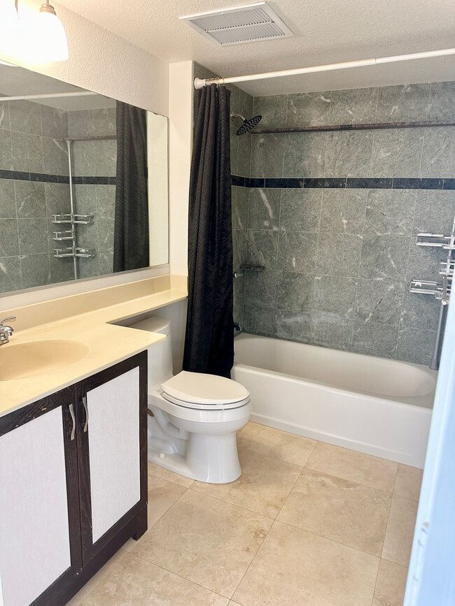 Building Photo - Golf course and Ocean Views  from this 3 bedroom 2 bath condo!