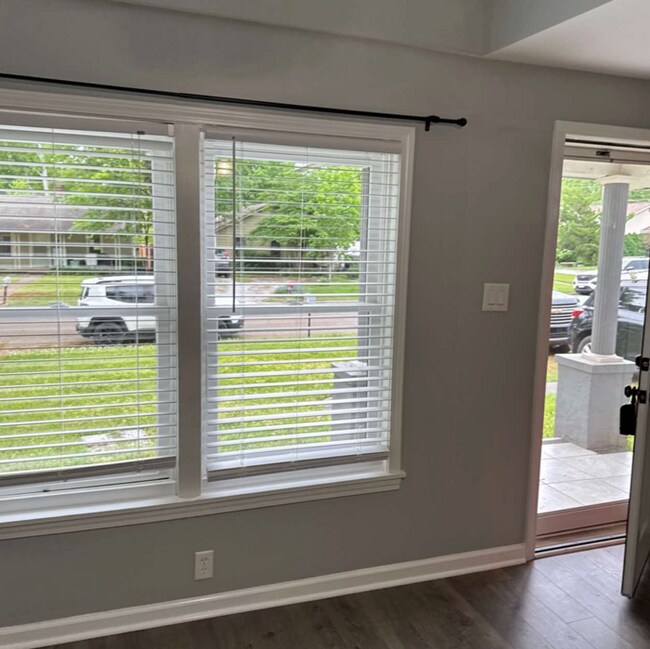 Building Photo - Act soon-won't last long-MOVE IN SPECIAL