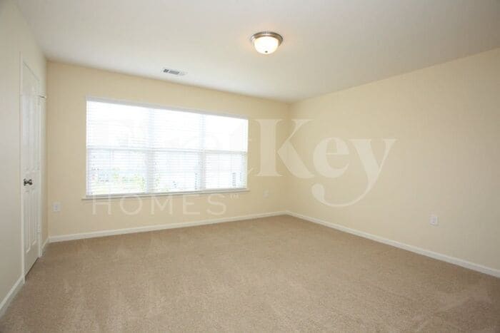 Building Photo - 413 Lind Point Ln