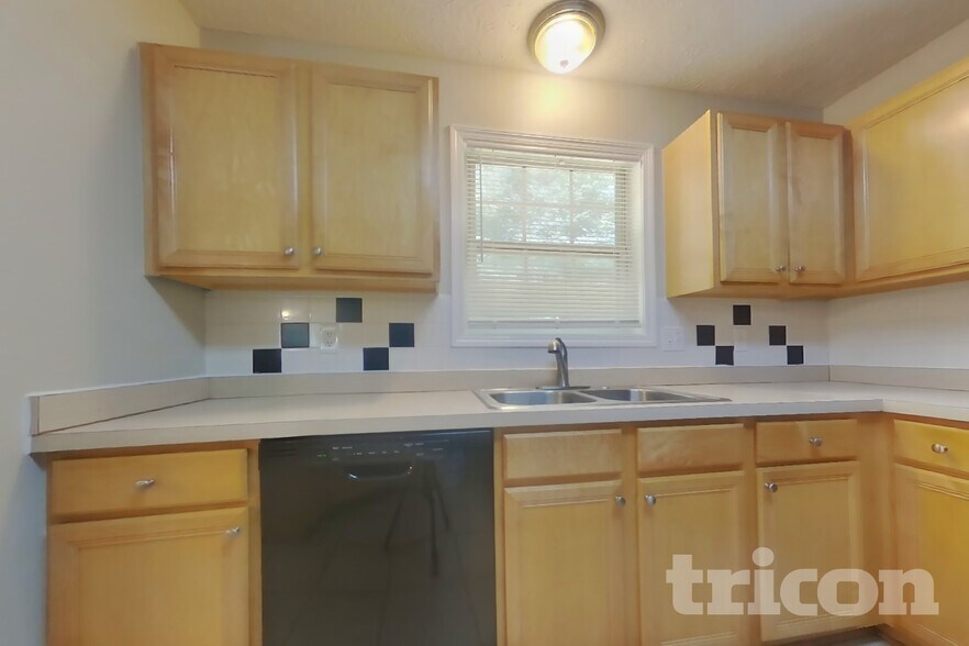 Building Photo - 205 Eagle View Trace