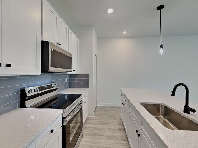 Building Photo - 4606 24th St SW