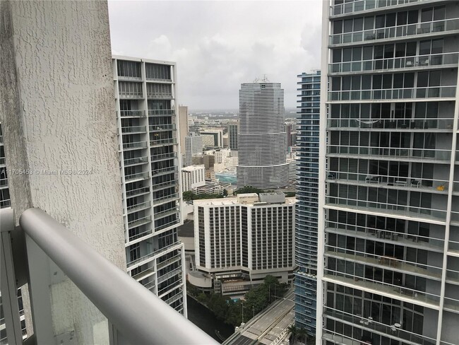 Building Photo - 495 Brickell Ave