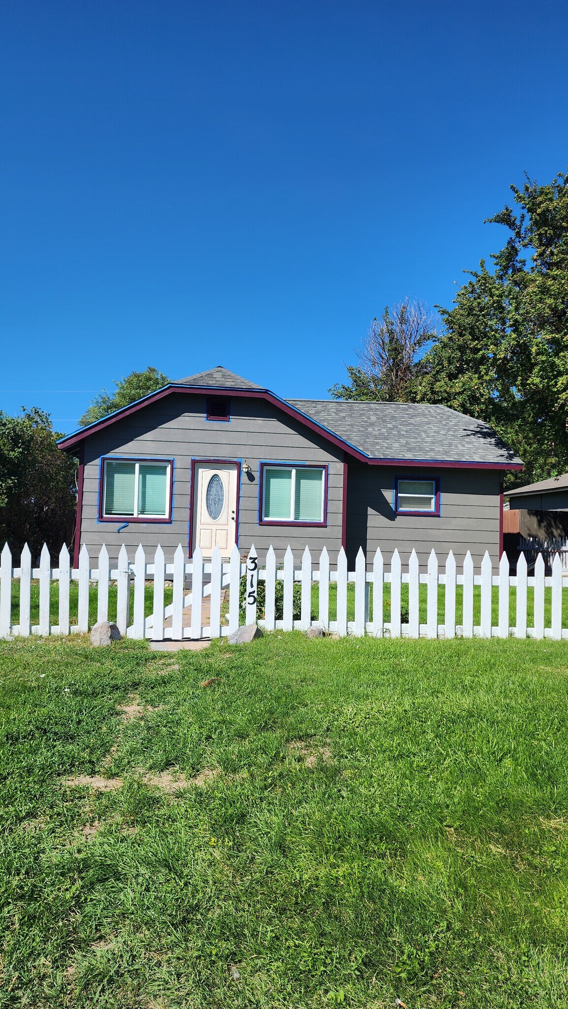 Building Photo - 315 W 12th Ave