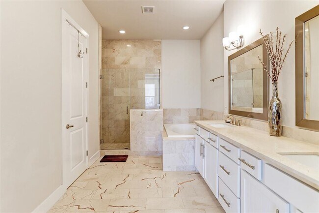 Building Photo - 4106 Marina St