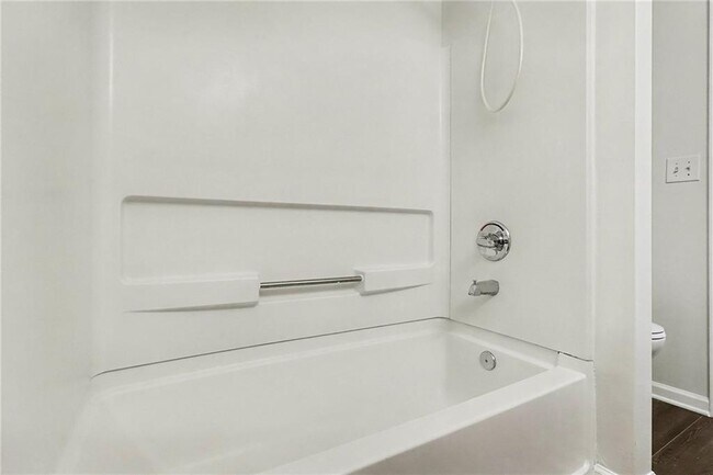 Building Photo - 2559 Walden Lake Dr