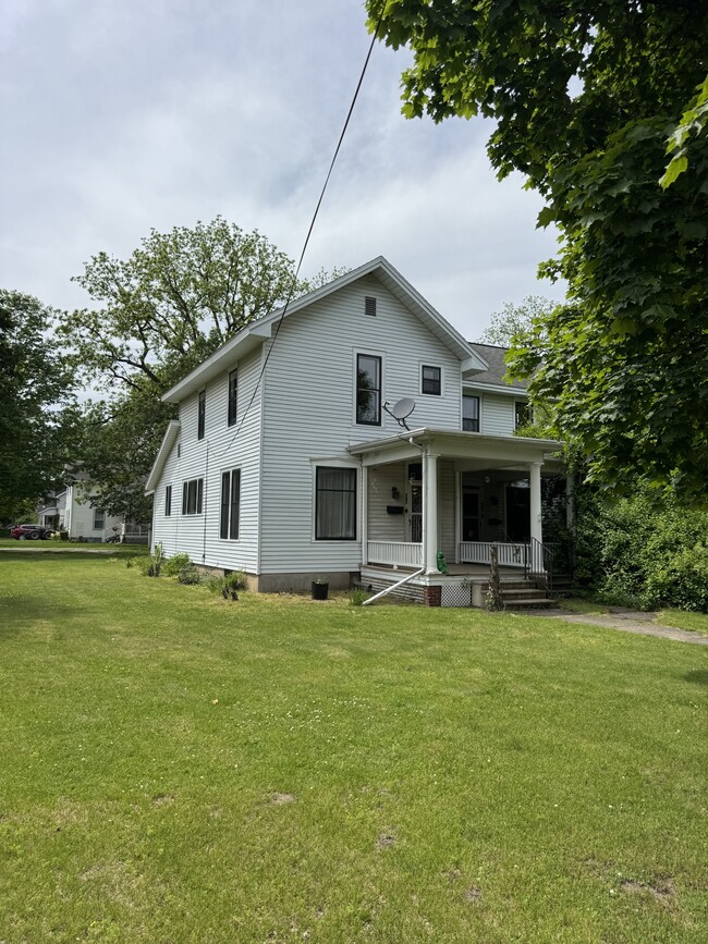 Building Photo - 157 Grand St