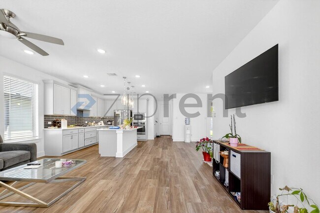 Building Photo - 3140 Eddington Dr