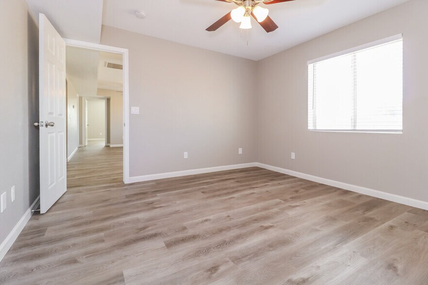 Building Photo - 9922 N 88th Ave
