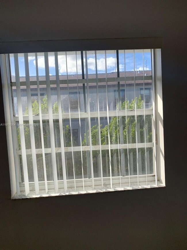 Building Photo - 442 NE 210th Cir Terrace