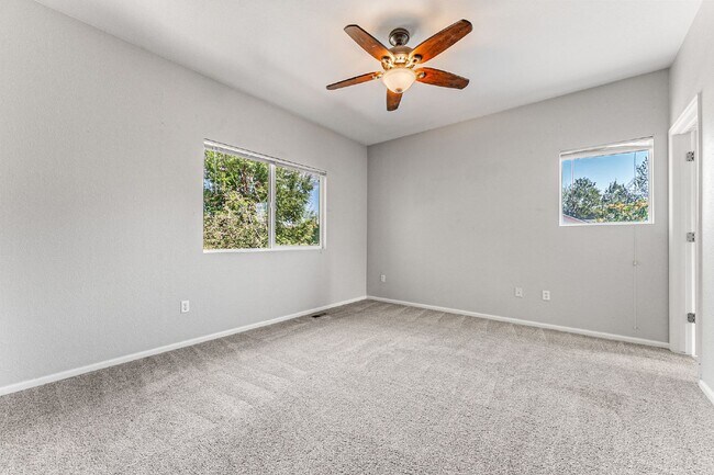 Building Photo - 4-Bed Arvada Home w/ Bedroom & Full Bathro...