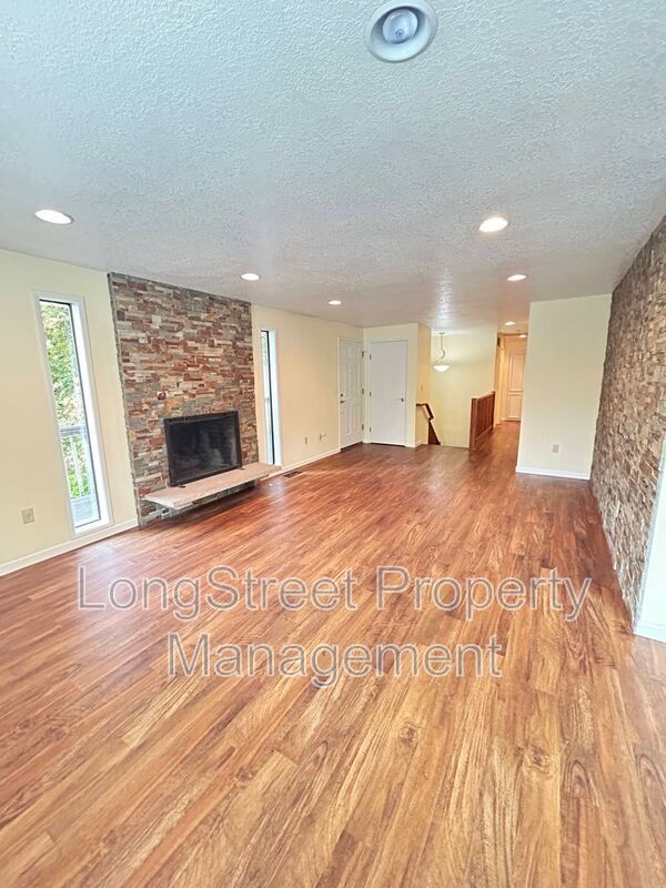 Building Photo - 3572 NW Satinwood St