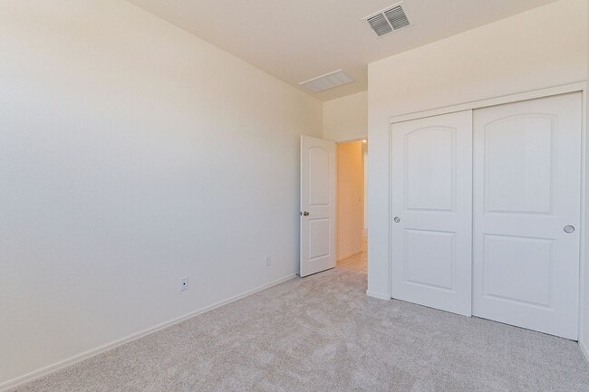 Building Photo - Modern 3-Bed + Den Home in Ventana De Estrellas