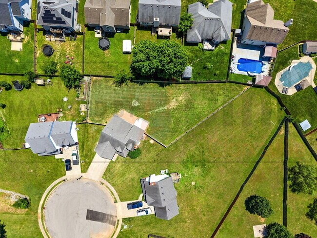 Building Photo - 1336 Southwood Ct
