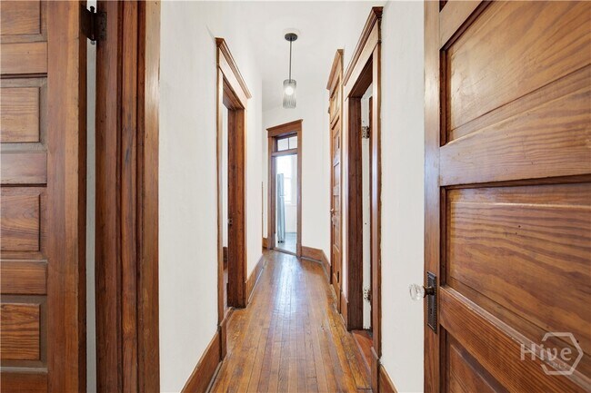 Building Photo - 118 W Waldburg St