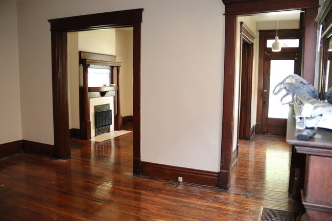 Building Photo - 1368 Forsythe Ave