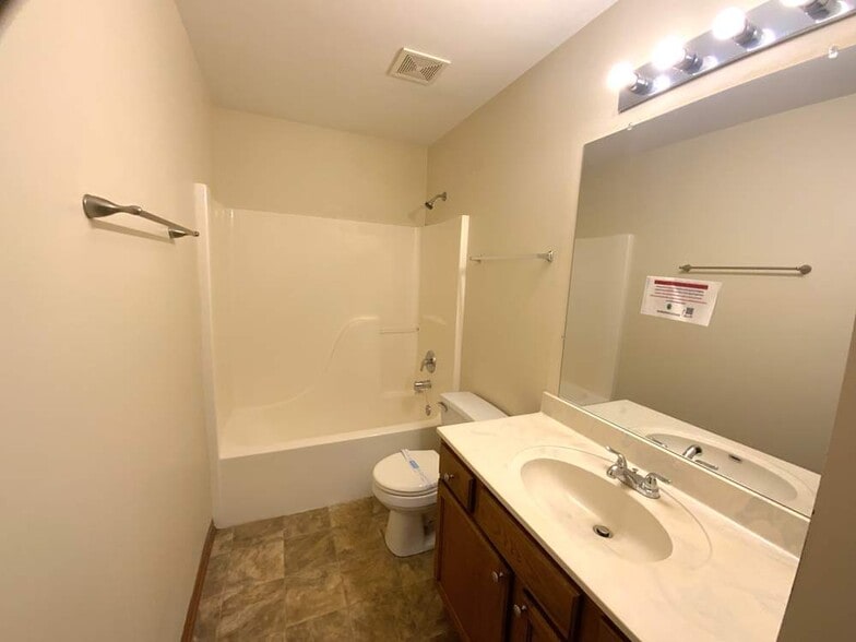 Building Photo - 154 Wedgeport Ct