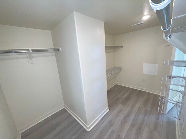 Building Photo - 3128 Cañon St