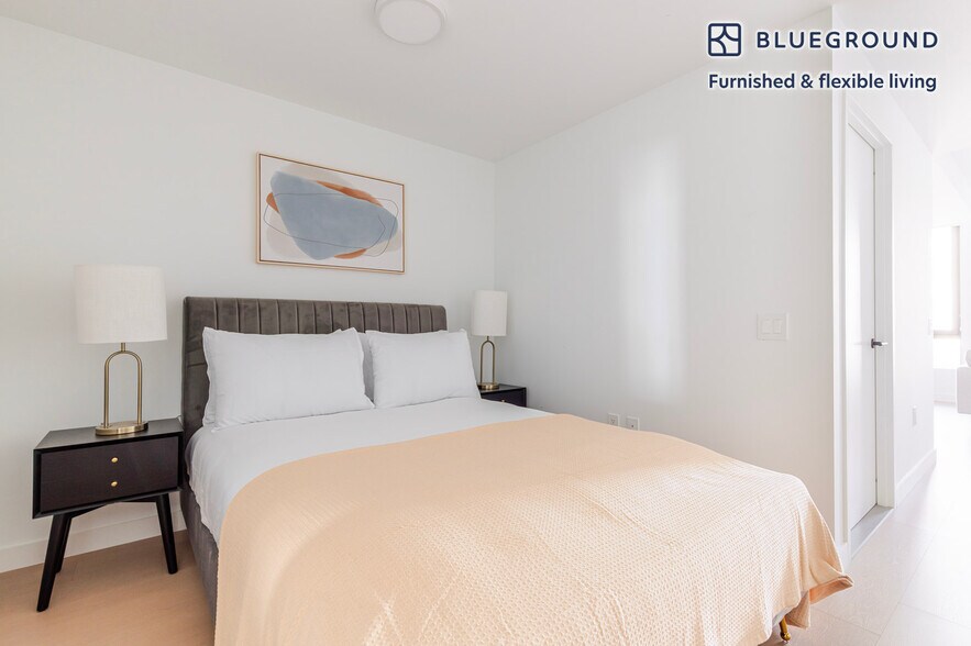 Building Photo - 478 Kent Ave