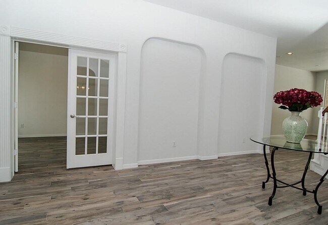 Building Photo - 143 N Shawnee Ridge Cir