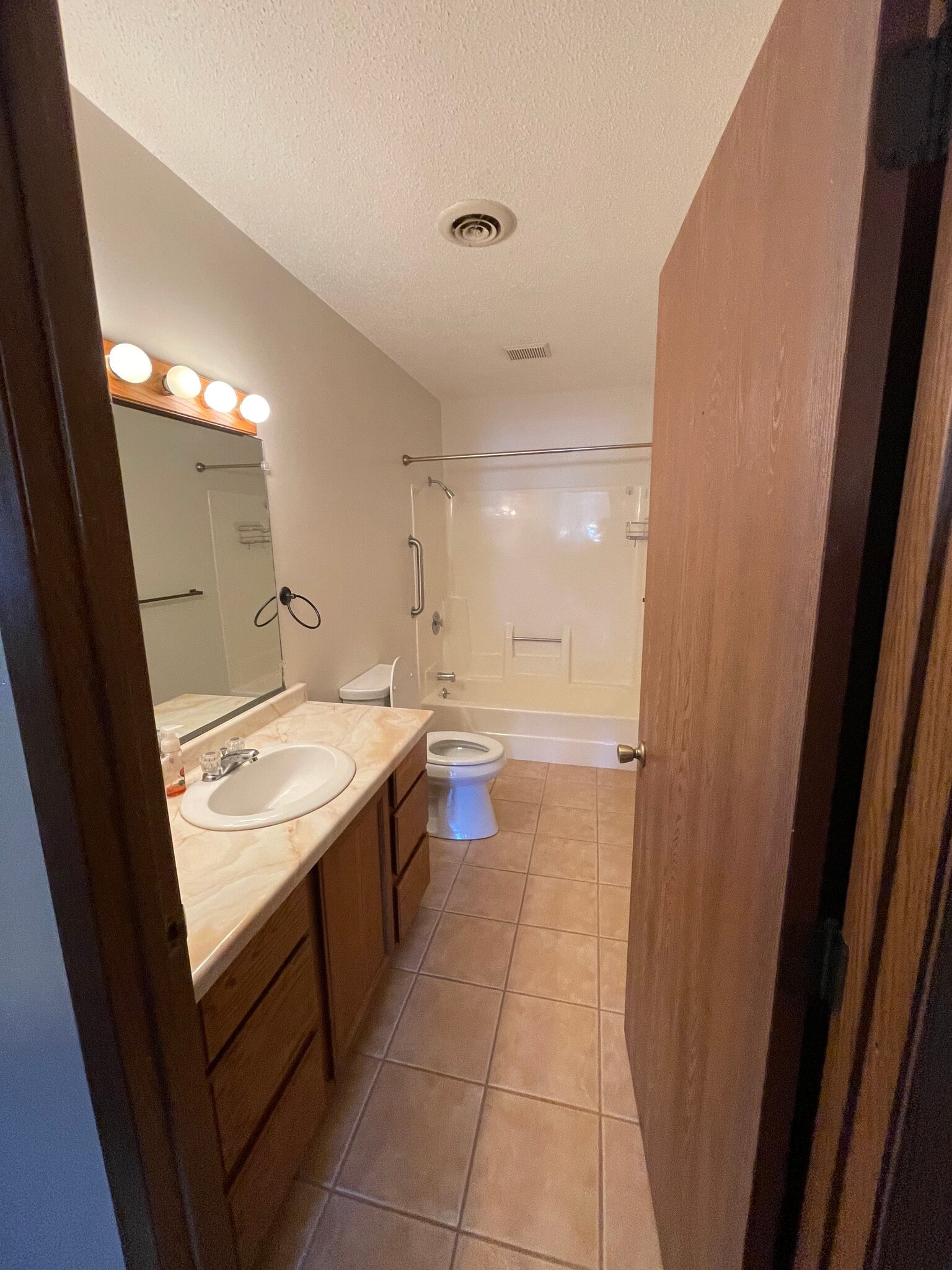 Building Photo - 716 Randy Rd