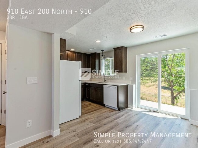 Building Photo - 910 E 200 N