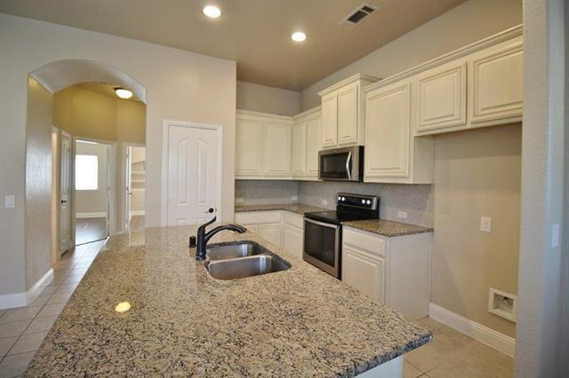 Building Photo - 6613 Meadow Glen Dr