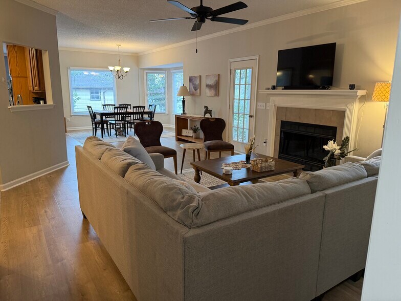 Building Photo - 105 Amick St