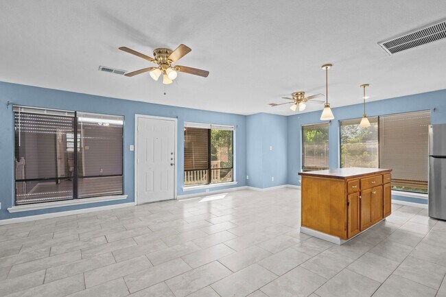 Primary Photo - 7316 Overton St