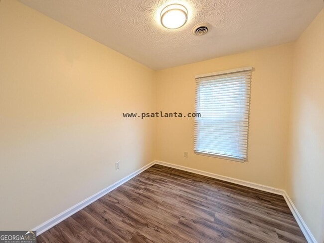 Building Photo - 525 Cedar Wood Ct SW