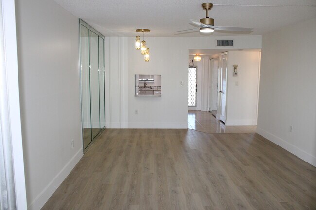 Building Photo - 8130 Sunrise Lakes Blvd