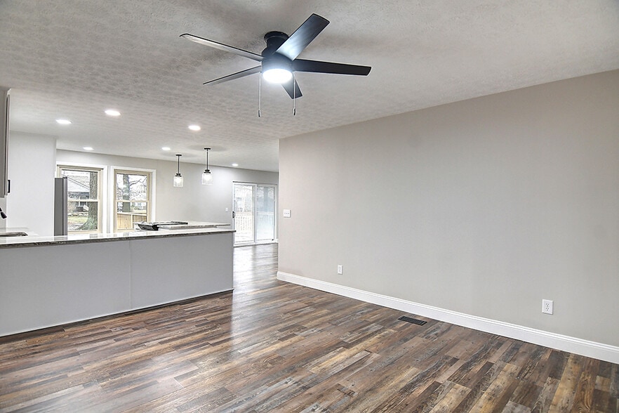 Building Photo - 1209 Nutwood Dr