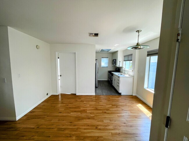 Building Photo - 1066 Everett Pl