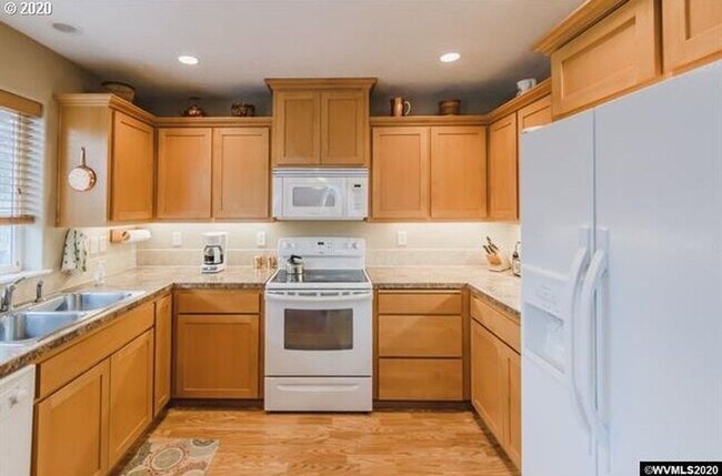 Building Photo - Available Now: Well-kept home on a corner lot in a desired SW neighborhood