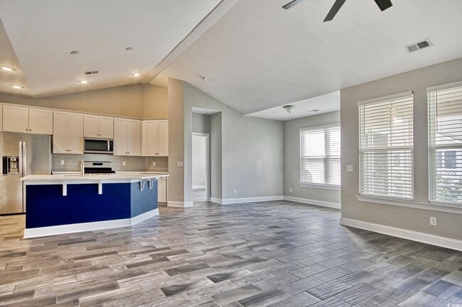 Building Photo - 876 Culbertson Ave