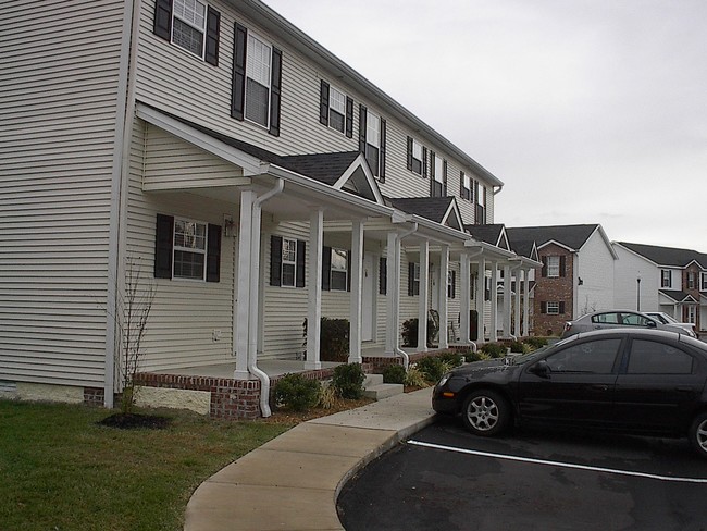 Primary Photo - Charleston Plantation Apartments