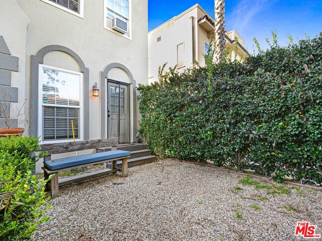 Building Photo - 1357 Cloverdale Ave