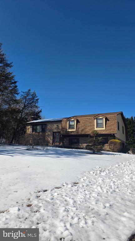 Building Photo - 8744 Valley Dr