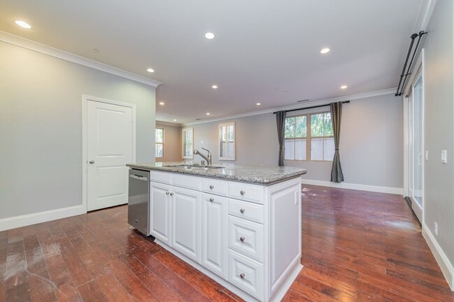 Building Photo - 3BD/2.5BA/2Garage Two Story upgraded End Unit Condo Woodbury Irvine $4800